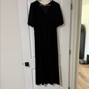 Black Velvet V-Neck Midi Dress
